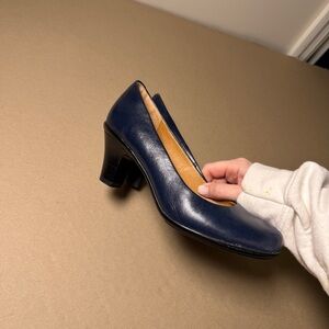 Sofft heels Womens Navy Blue 7.5M Leather Pumps Classic Round Toe Dressy Comfy